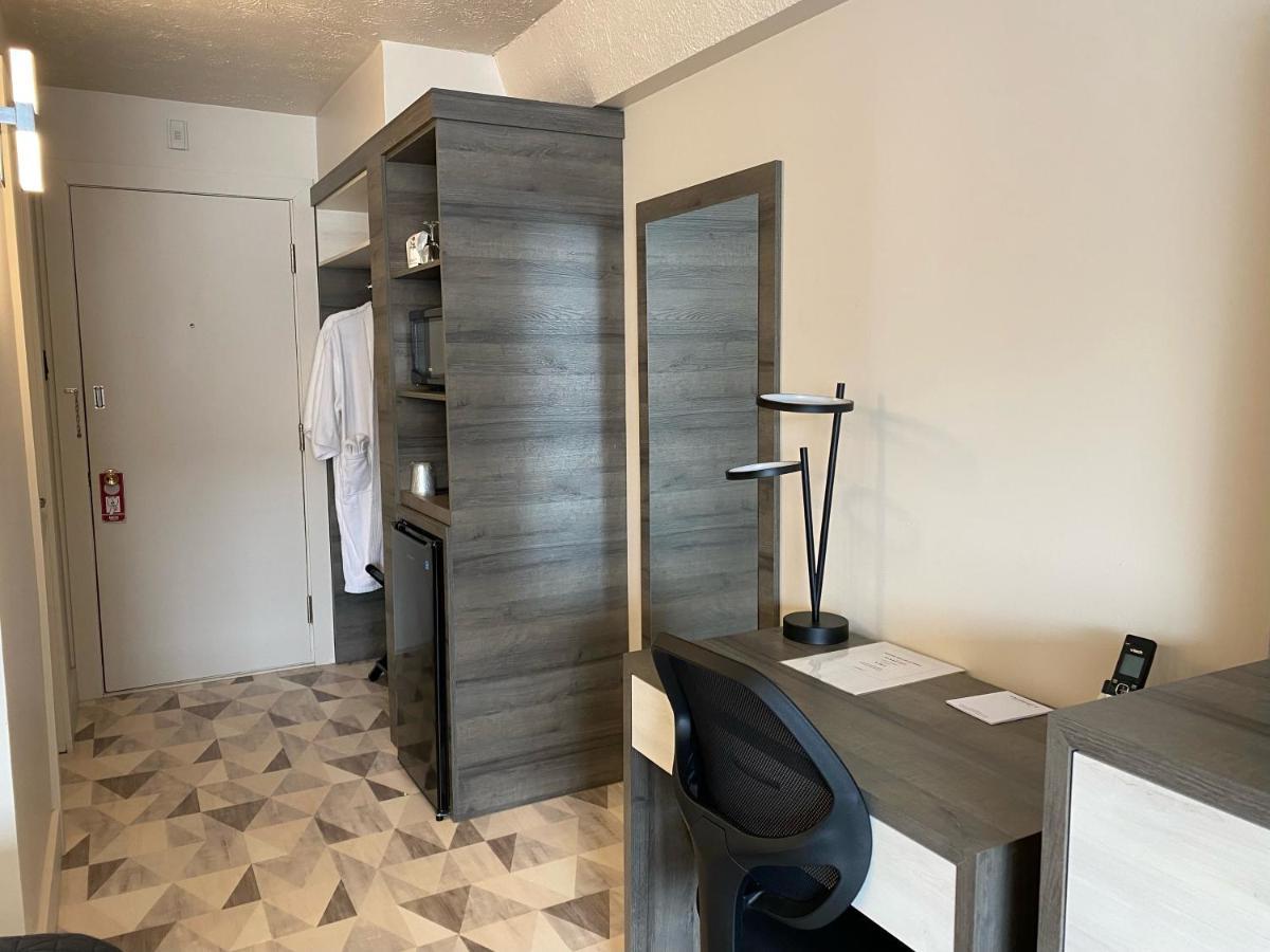 Travelodge By Wyndham Drummondville Zewnętrze zdjęcie