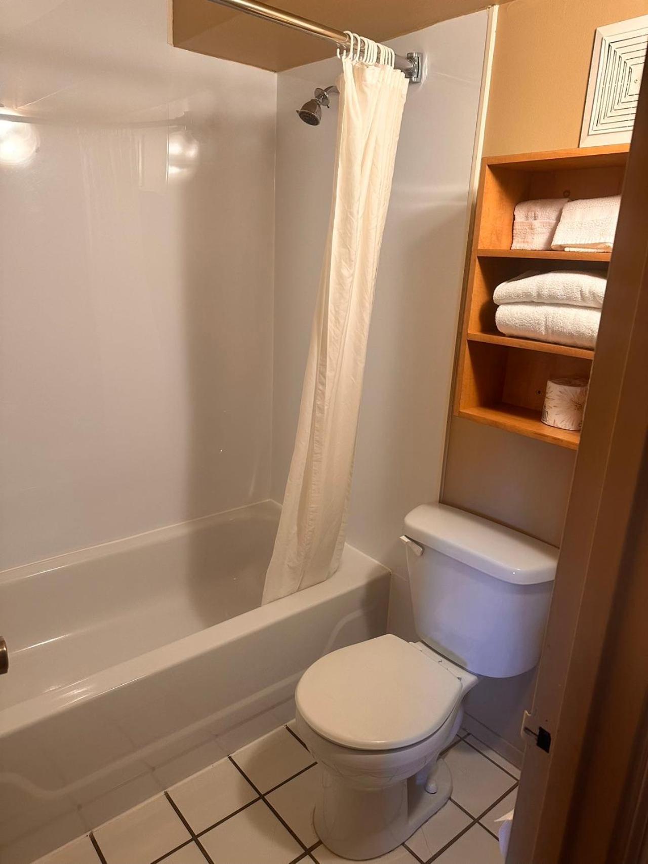 Travelodge By Wyndham Drummondville Zewnętrze zdjęcie