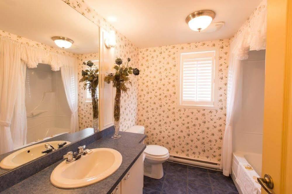 Travelodge By Wyndham Drummondville Zewnętrze zdjęcie