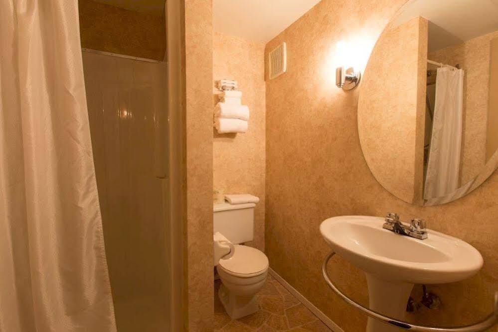 Travelodge By Wyndham Drummondville Zewnętrze zdjęcie